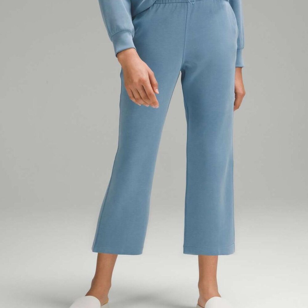 Lululemon Softstreme High-Rise Straight-Leg Cropped Pant 24'' Inseam - Size 4, U